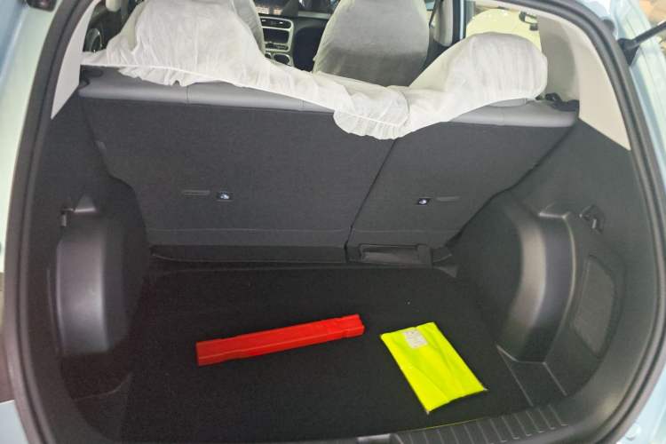 Used Geely Galaxy Geome 2025 310km Youth Edition Trunk