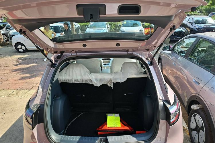 Used Geely Galaxy Geome 2025 310km Youth Edition Trunk