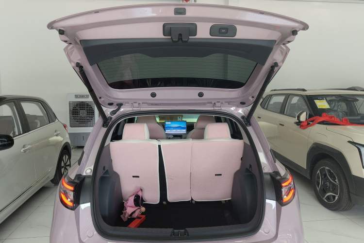 Used Geely Galaxy Geome 2025 UP 410km Exploration Edition Trunk