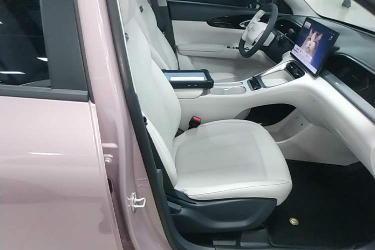 Used Geely Galaxy Geome 2025 UP 410km Exploration Edition Right Front Seat