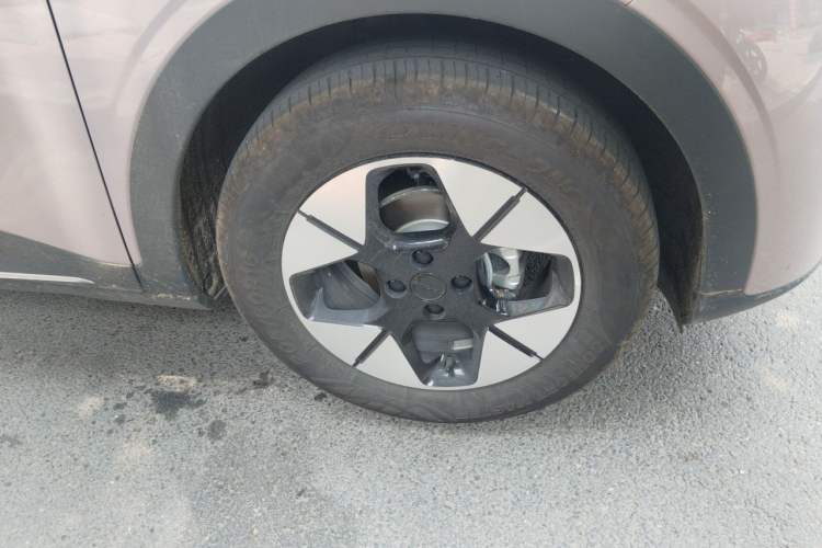 Used Geely Galaxy Geome 2025 310km Dream Edition Right Front Wheel Hub