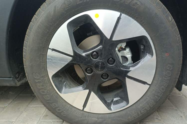 Used Geely Galaxy Geome 2025 310km Dream Edition Right Front Wheel Hub