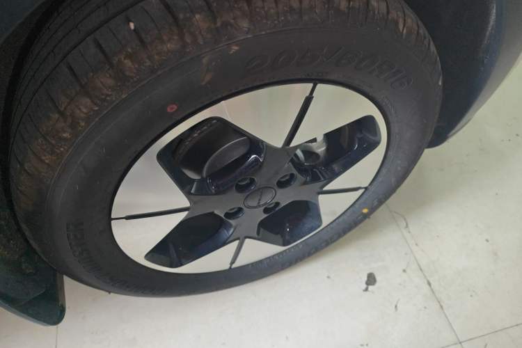 Used Geely Galaxy Geome 2025 310km Dream Edition Right Front Wheel Hub