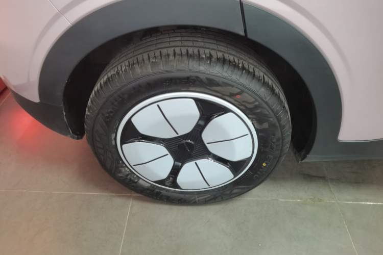 Used Geely Galaxy Geome 2025 310km Youth Edition Right Rear Wheel Hub
