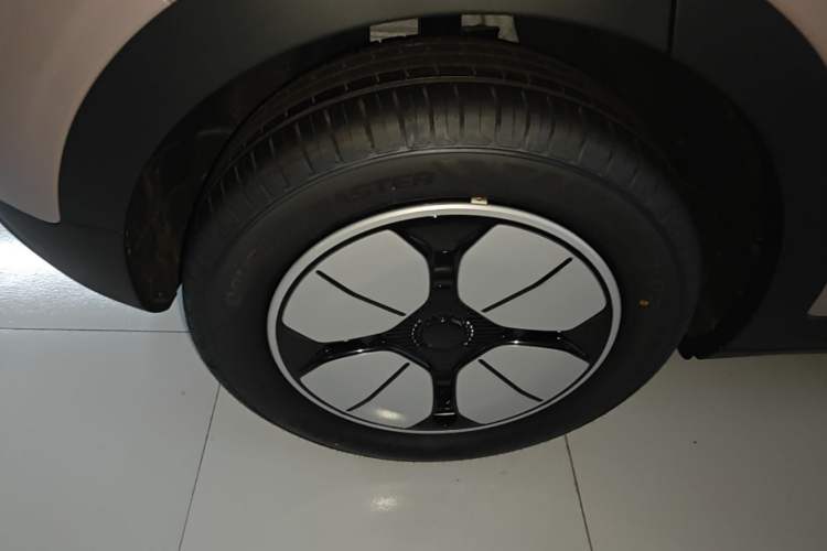 Used Geely Galaxy Geome 2025 310km Youth Edition Right Rear Wheel Hub