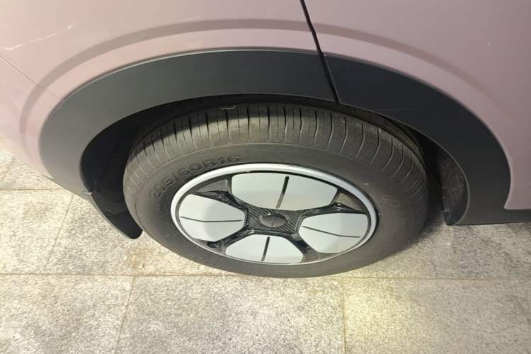 Used Geely Galaxy Geome 2025 310km Youth Edition Right Rear Wheel Hub