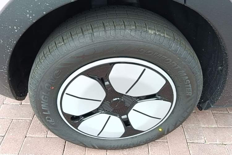 Used Geely Galaxy Geome 2025 310km Youth Edition Right Rear Wheel Hub