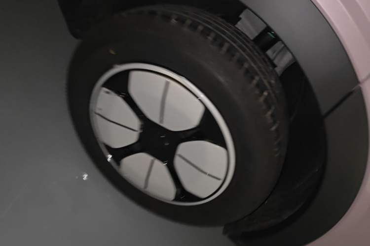 Used Geely Galaxy Geome 2025 310km Youth Edition Right Rear Wheel Hub