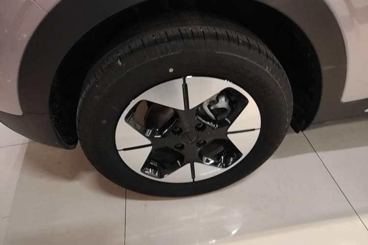 Used Geely Galaxy Geome 2025 UP 410km Exploration Edition Right Rear Wheel Hub