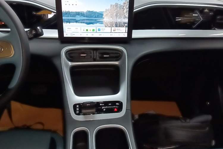 Used Geely Galaxy Geome 2025 410 km Free Version Audio And AC Panel