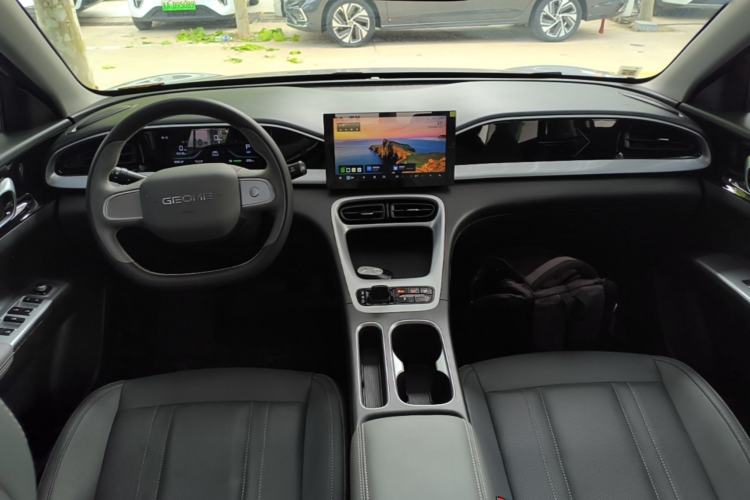 Used Geely Galaxy Geome 2025 310km Youth Edition Center Console