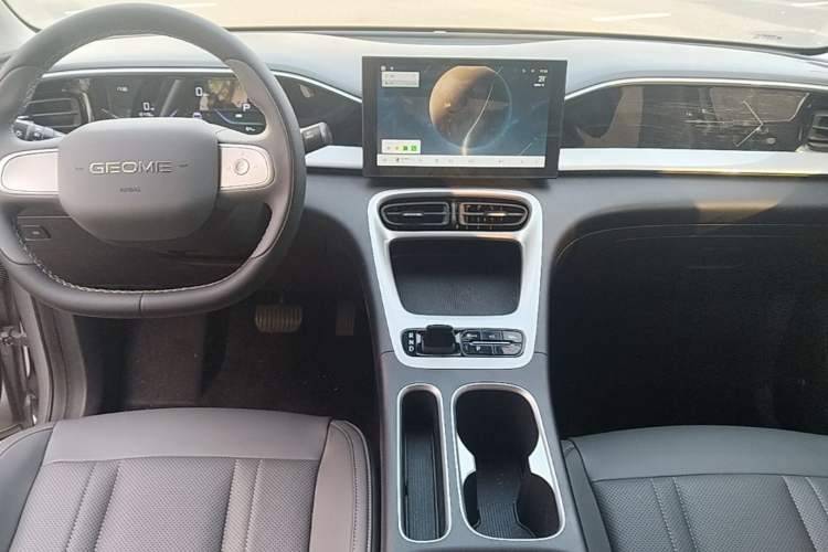 Used Geely Galaxy Geome 2025 310km Youth Edition Center Console