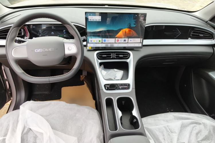 Used Geely Galaxy Geome 2025 410 km Free Version Center Console