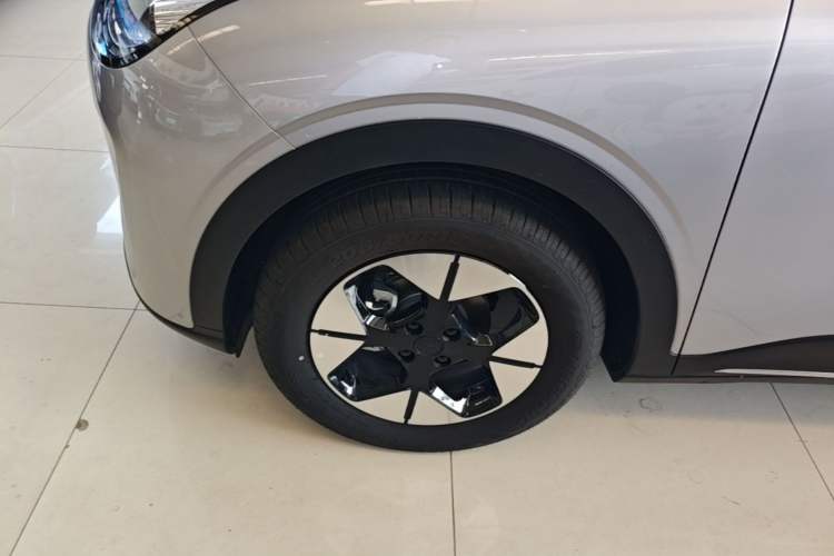 Used Geely Galaxy Geome 2025 UP 410km Exploration+ Edition Exterior 4