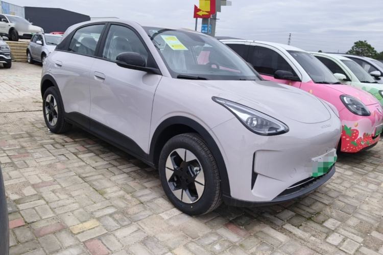 Used Geely Galaxy Geome 2025 410 km Free Version Front Right 45 Deg
