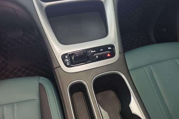 Used Geely Galaxy Geome 2025 UP 410km Exploration Edition Gear Lever