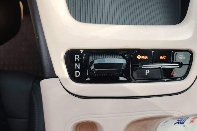 Used Geely Galaxy Geome 2025 UP 410km Exploration Edition Gear Lever