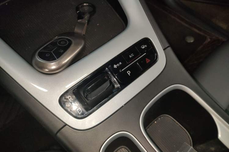 Used Geely Galaxy Geome 2025 UP 410km Exploration Edition Gear Lever