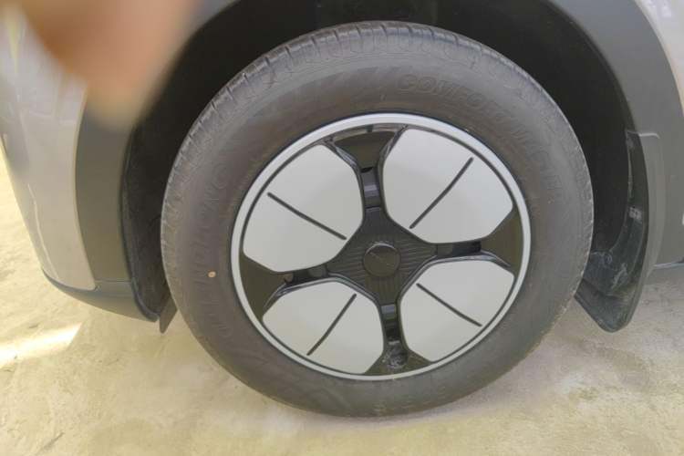 Used Geely Galaxy Geome 2025 310km Youth Edition Left Front Wheel Hub