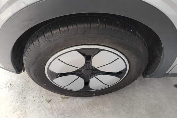 Used Geely Galaxy Geome 2025 310km Youth Edition Left Front Wheel Hub