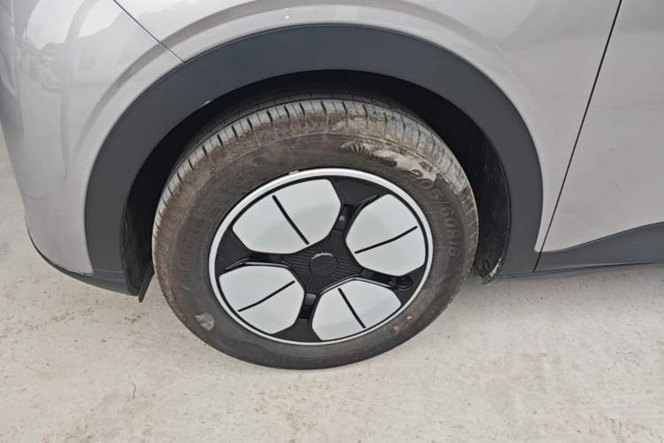 Used Geely Galaxy Geome 2025 310km Youth Edition Left Front Wheel Hub