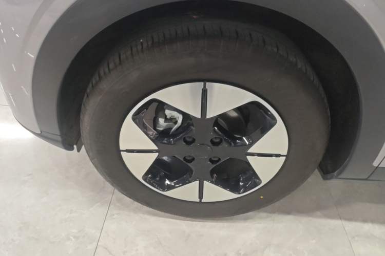 Used Geely Galaxy Geome 2025 UP 410km Exploration Edition Left Front Wheel Hub