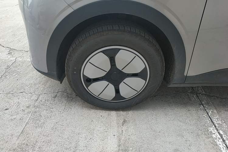 Used Geely Galaxy Geome 2025 310km Youth Edition Left Front Wheel Hub