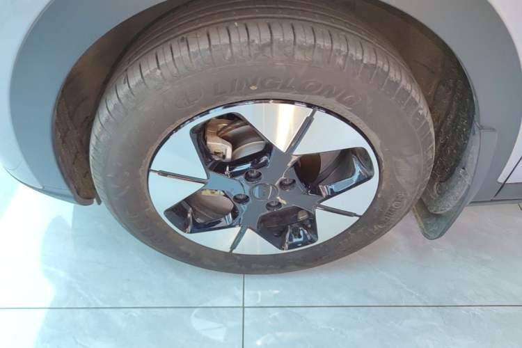Used Geely Galaxy Geome 2025 UP 410km Exploration Edition Left Front Wheel Hub