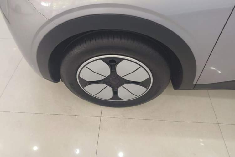 Used Geely Galaxy Geome 2025 310km Youth Edition Left Front Wheel Hub