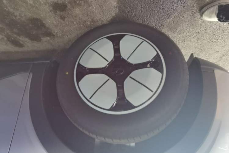 Used Geely Galaxy Geome 2025 310km Youth Edition Left Front Wheel Hub