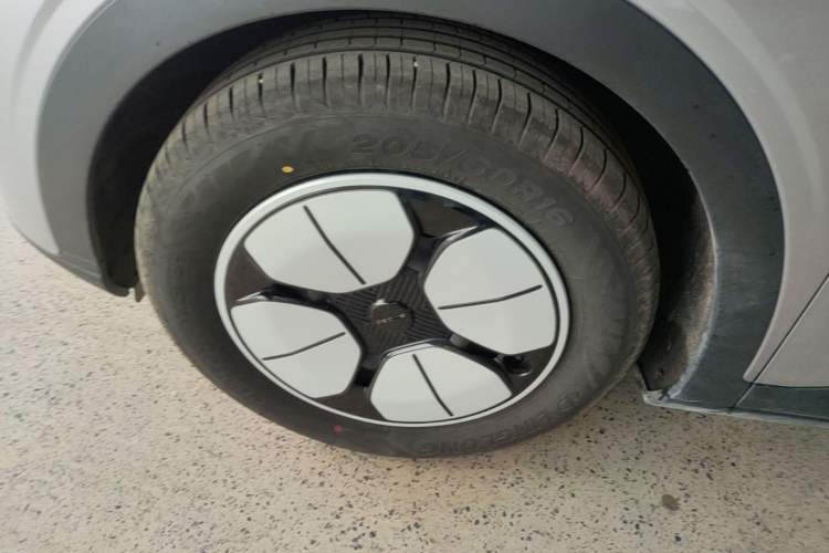 Used Geely Galaxy Geome 2025 310km Youth Edition Left Front Wheel Hub