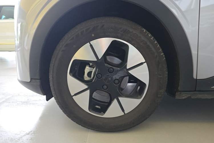 Used Geely Galaxy Geome 2025 UP 410km Exploration Edition Left Front Wheel Hub