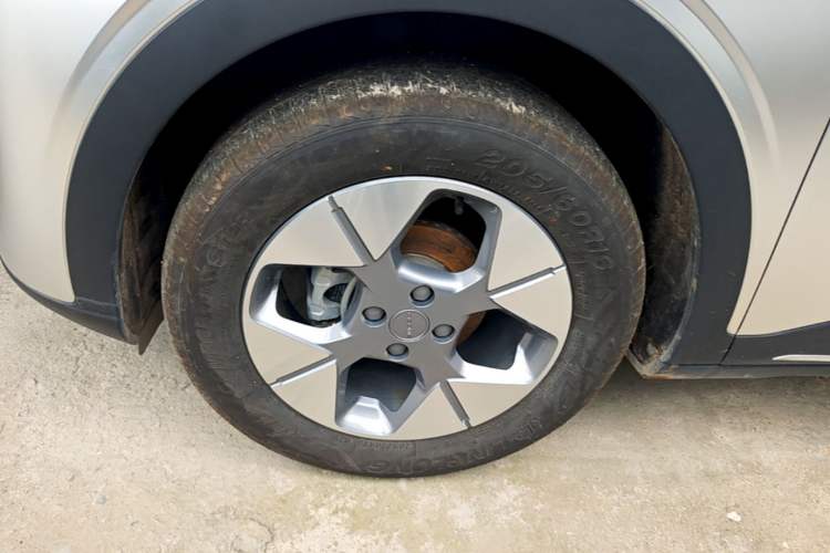 Used Geely Galaxy Geome 2025 UP 410km Exploration+ Edition Left Front Wheel Hub