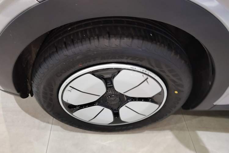 Used Geely Galaxy Geome 2025 310km Youth Edition Left Front Wheel Hub
