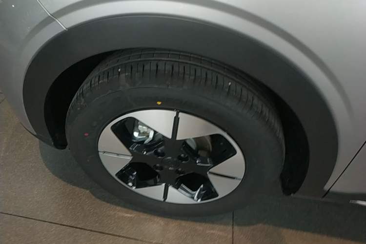 Used Geely Galaxy Geome 2025 310km Dream Edition Left Front Wheel Hub