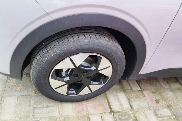 Used Geely Galaxy Geome 2025 410 km Free Version Left Front Wheel Hub