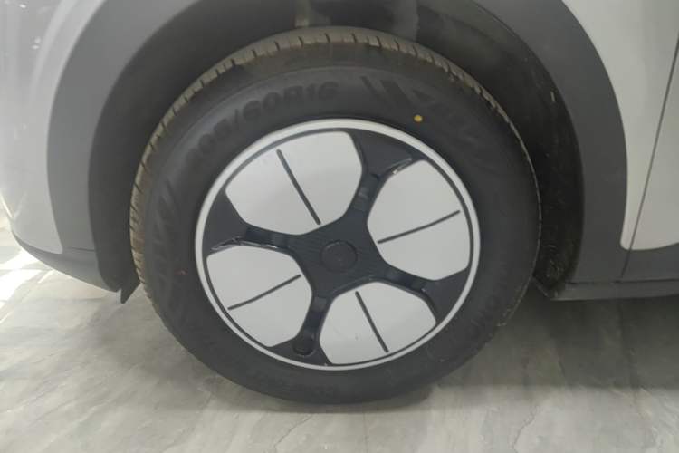 Used Geely Galaxy Geome 2025 310km Youth Edition Left Front Wheel Hub