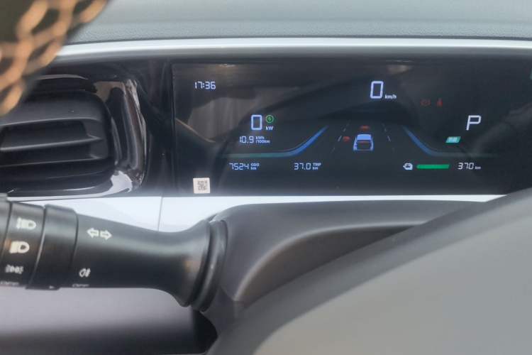 Used Geely Galaxy Geome 2025 410 km Free Version Odometer Close Up