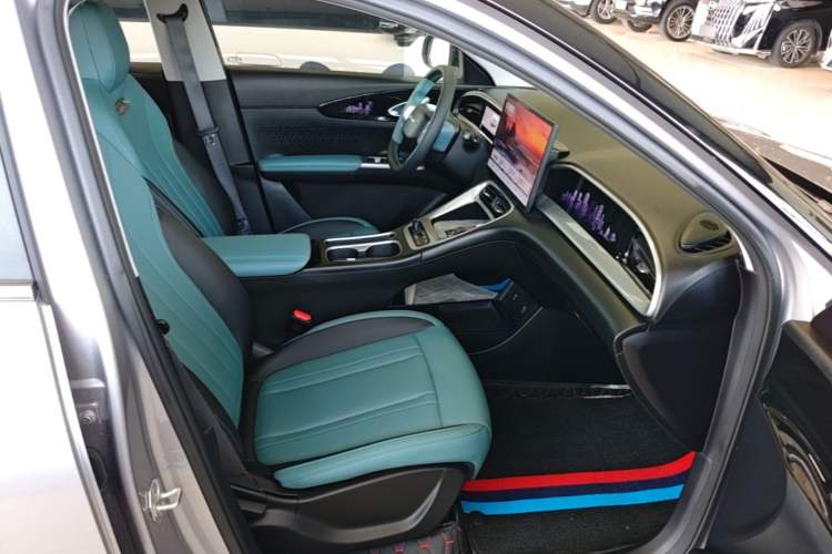 Used Geely Galaxy Geome 2025 UP 410km Exploration+ Edition Right Front Seat
