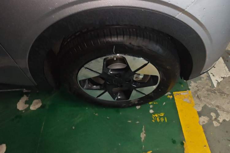 Used Geely Galaxy Geome 2025 UP 410km Exploration Edition Right Front Wheel Hub