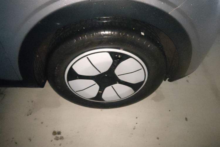 Used Geely Galaxy Geome 2025 310km Youth Edition Right Front Wheel Hub