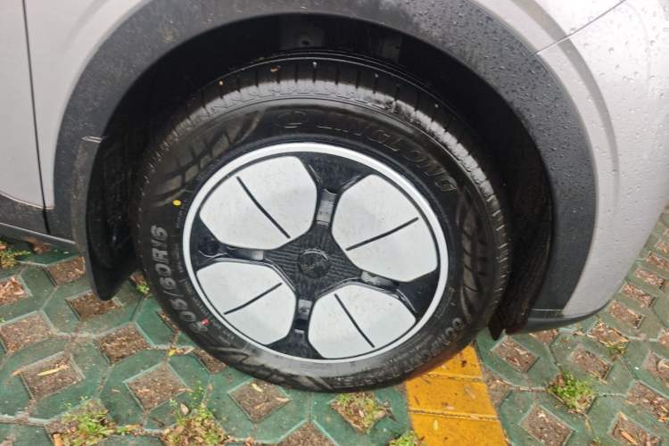 Used Geely Galaxy Geome 2025 310km Youth Edition Right Front Wheel Hub