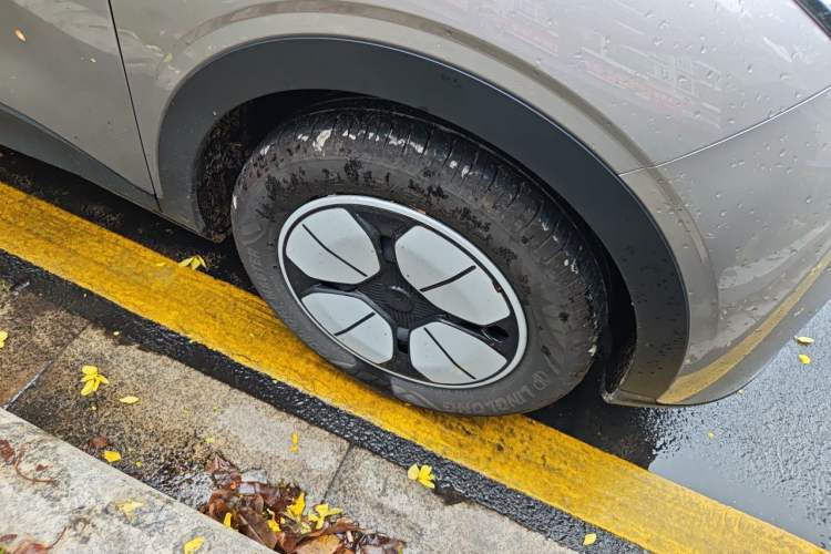 Used Geely Galaxy Geome 2025 310km Youth Edition Right Front Wheel Hub
