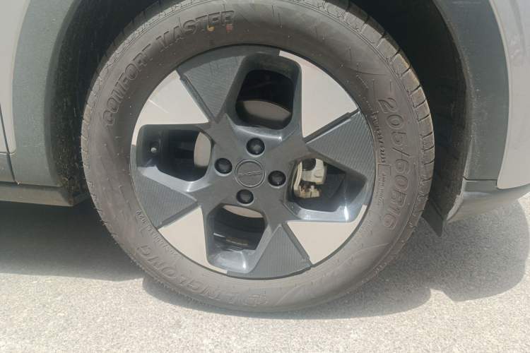 Used Geely Galaxy Geome 2025 UP 410km Exploration Edition Right Front Wheel Hub