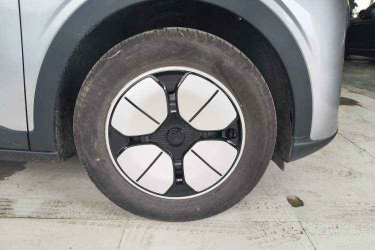 Used Geely Galaxy Geome 2025 310km Youth Edition Right Front Wheel Hub