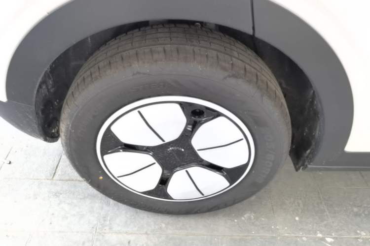 Used Geely Galaxy Geome 2025 310km Youth Edition Right Rear Wheel Hub