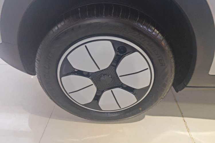 Used Geely Galaxy Geome 2025 310km Youth Edition Right Rear Wheel Hub