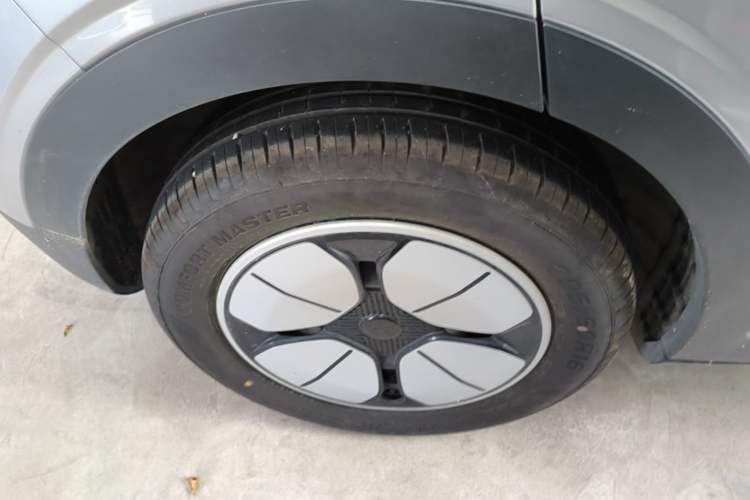 Used Geely Galaxy Geome 2025 310km Youth Edition Right Rear Wheel Hub