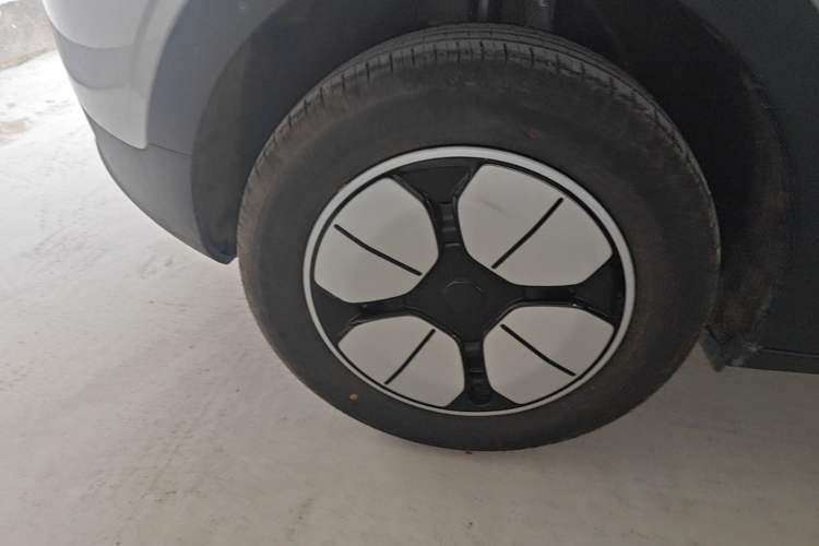 Used Geely Galaxy Geome 2025 310km Youth Edition Right Rear Wheel Hub