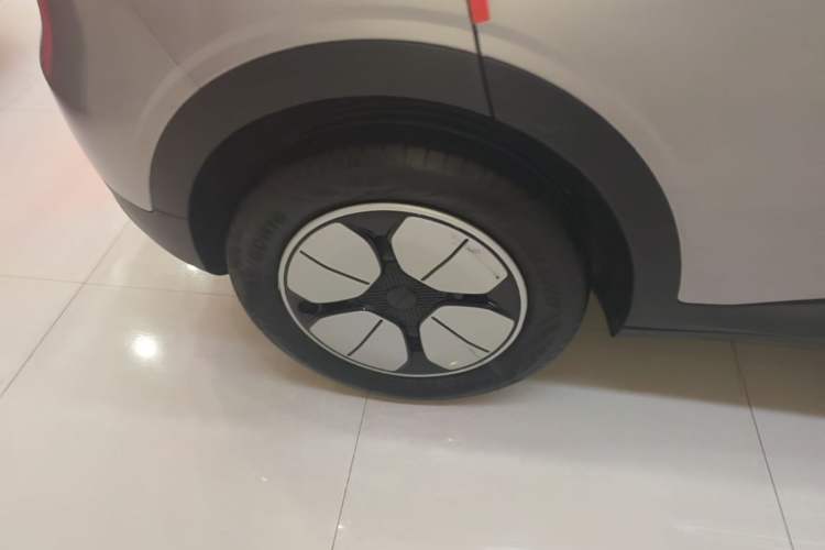 Used Geely Galaxy Geome 2025 310km Youth Edition Right Rear Wheel Hub